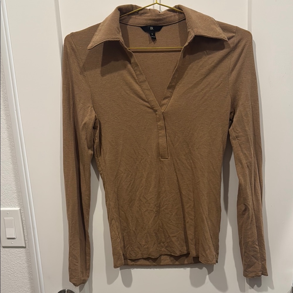 Banana Republic Tan Fitted Long Sleeve V Neck Collared Shirt